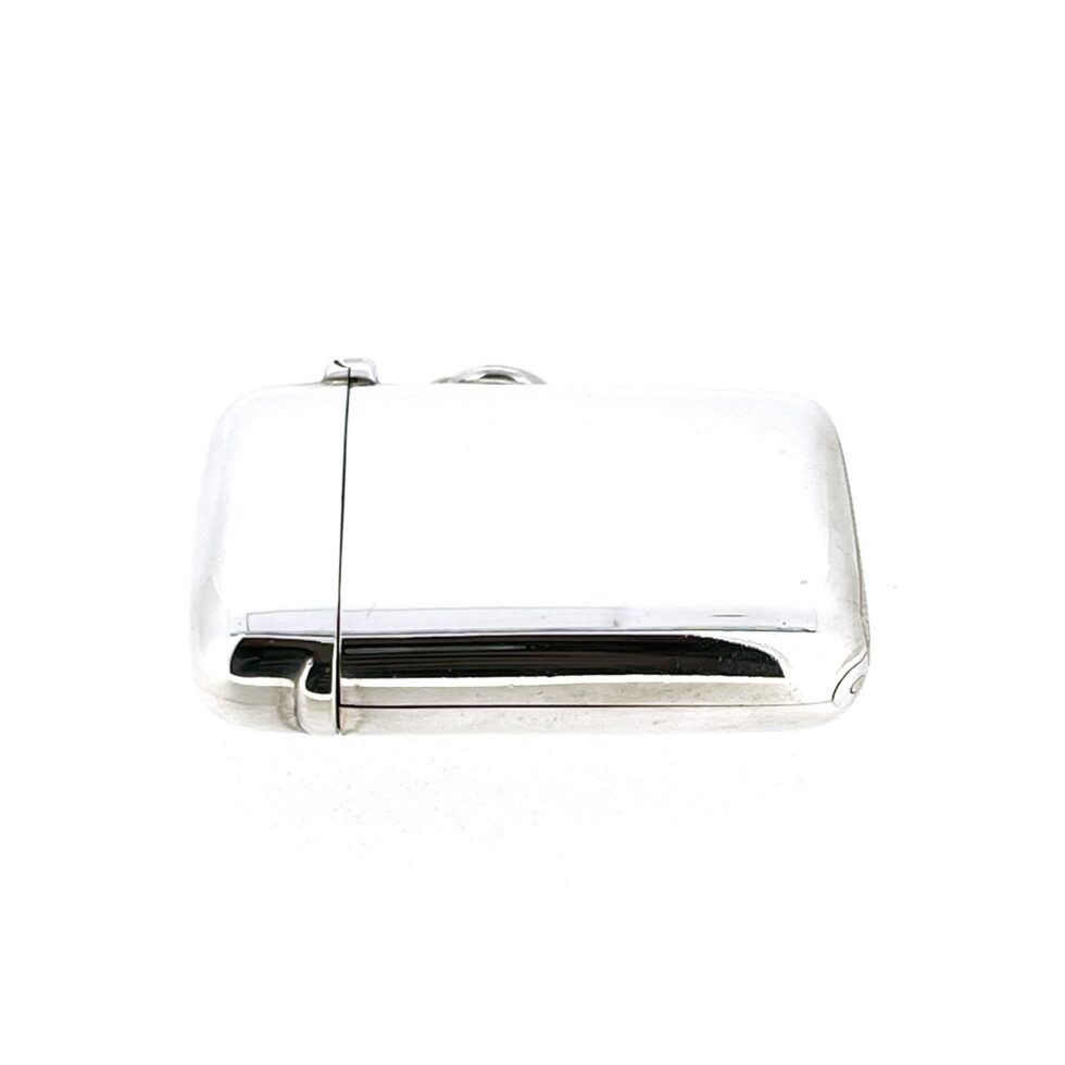 Contrast between the polished silver exterior and warm gilt vesta interior