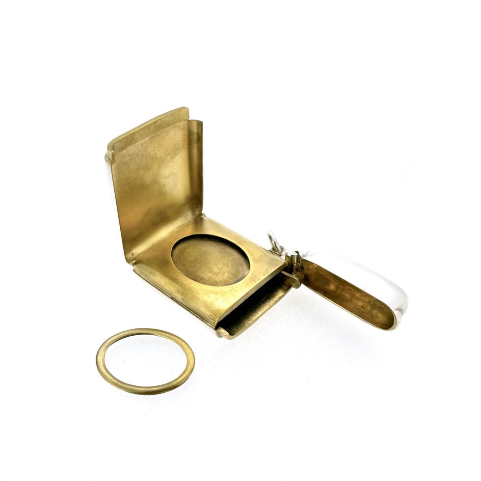 Removable photograph bezel within the Sampson Mordan hidden portrait vesta case